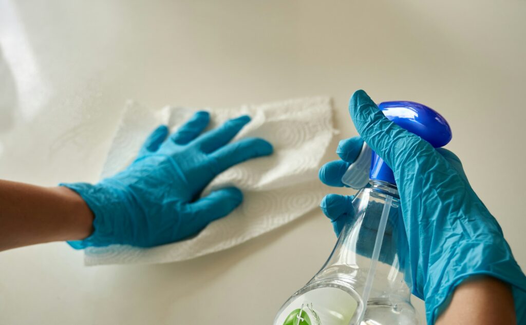 Cleaning a counter with cleaning spray